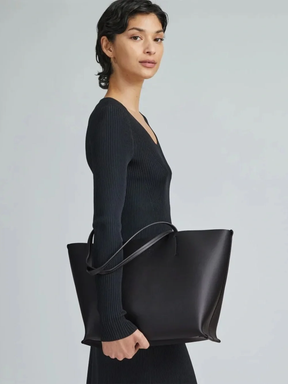 The Luxe Medium Italian Leather Tote Everlane - Picture 3 of 10